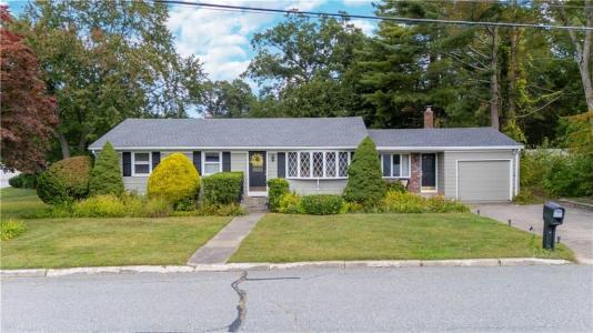 1 Mulberry Lane, Lincoln, RI 02865, USA
