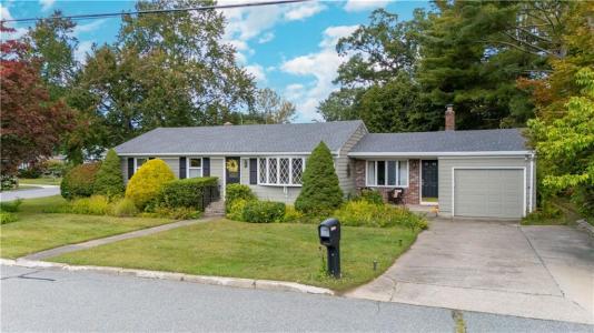 1 Mulberry Lane, Lincoln, Rhode Island 02865, USA