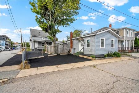 53 Ottawa Street, West Warwick, רוד איילנד 02893, ארצות הברית של אמריקה 