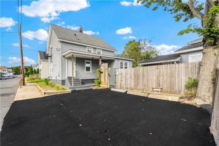 53 Ottawa Street, West Warwick, רוד איילנד 02893, ארצות הברית של אמריקה 