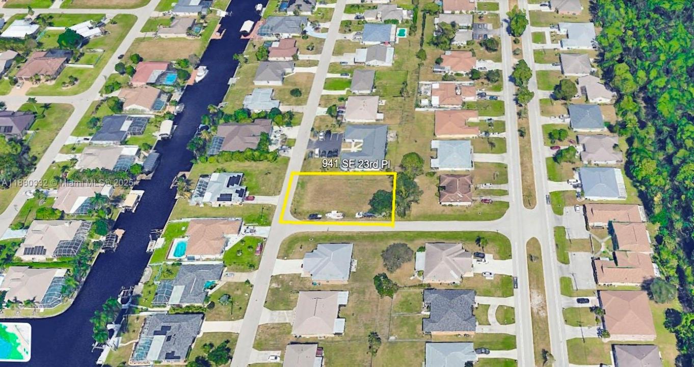 941 SE 23 Place, Cape Coral, Florida 33990