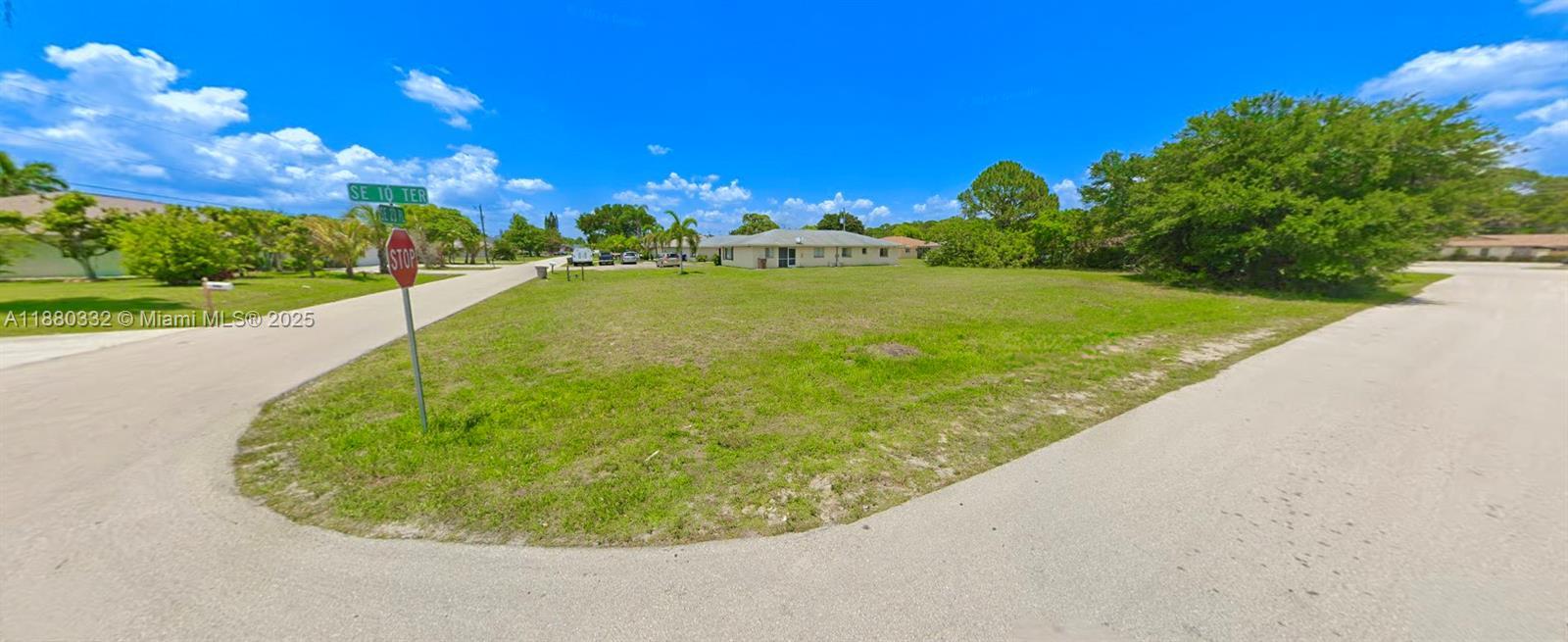 941 SE 23 Place, Cape Coral, Florida 33990