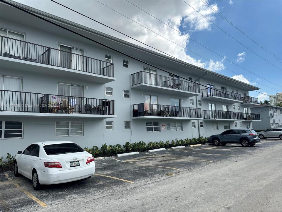 1100 NE 1st Ct 313, Hallandale Beach, פלורידה 33009, ארצות הברית של אמריקה