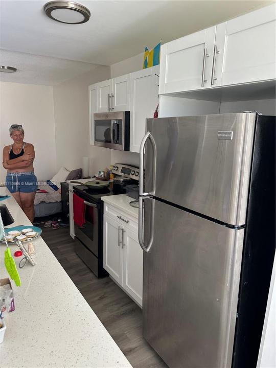 1100 NE 1st Ct 313, Hallandale Beach, פלורידה 33009, ארצות הברית של אמריקה