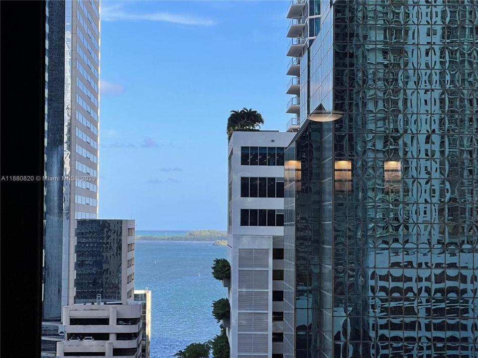 1010 Brickell Ave 1504, Miami, Florida 33131, USA