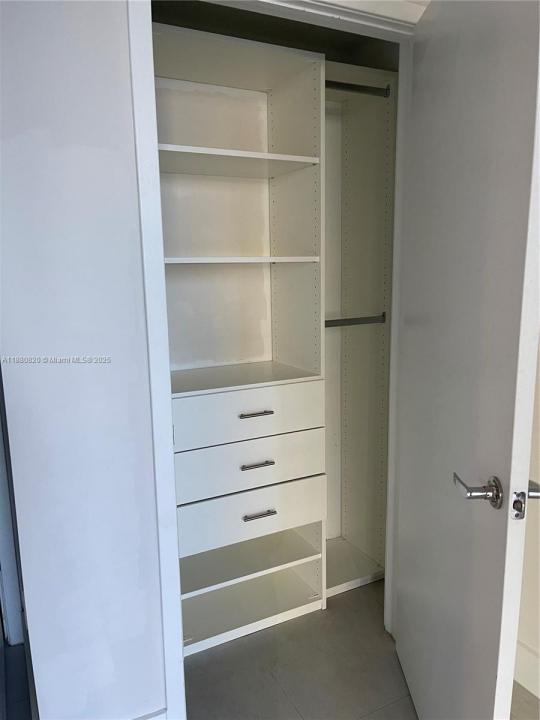 1010 Brickell Ave 1504, Miami, Florida 33131, USA