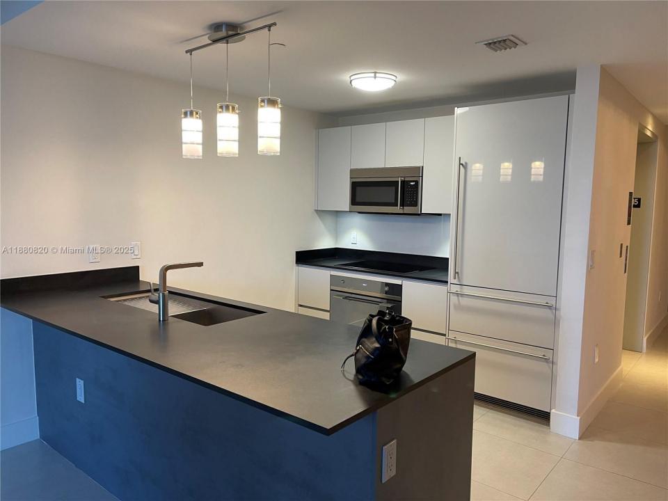 1010 Brickell Ave 1504, Miami, Florida 33131, USA