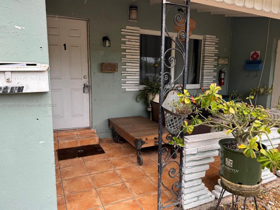 1101 NE 14th Ave 1-4, Fort Lauderdale, Флорида 33304, Соединенные Штаты