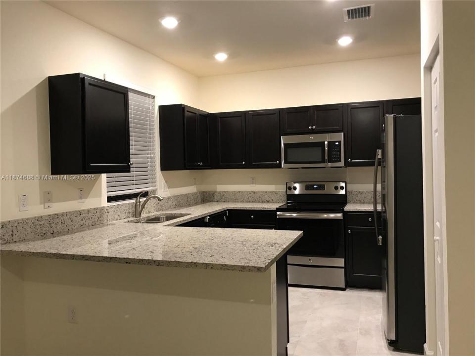 10390 W 33rd Ln, Hialeah, Florida 33018, Stati Uniti