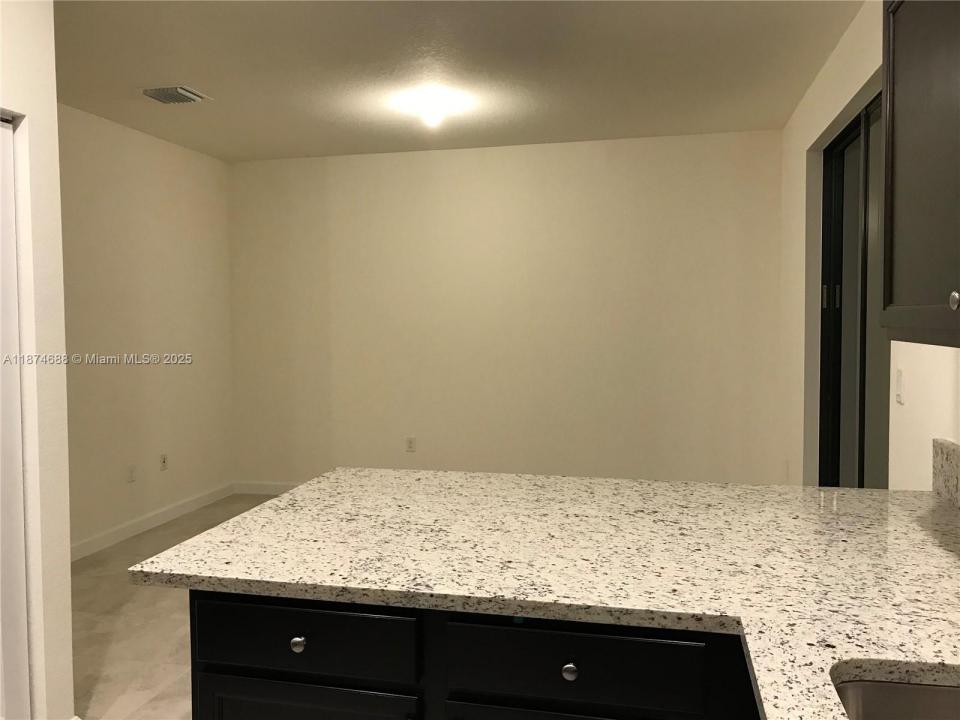 10390 W 33rd Ln, Hialeah, Florida 33018, Stati Uniti