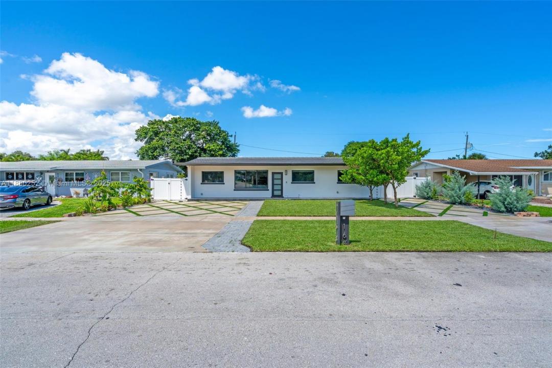 168 Granada Dr, Palm Springs, フロリダ 33461, アメリカ合衆国