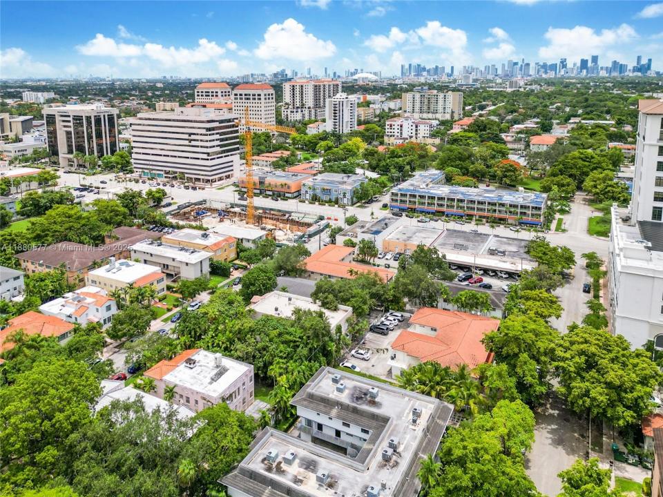 235 Antilla Ave 7, Coral Gables, פלורידה 33134, ארצות הברית של אמריקה 