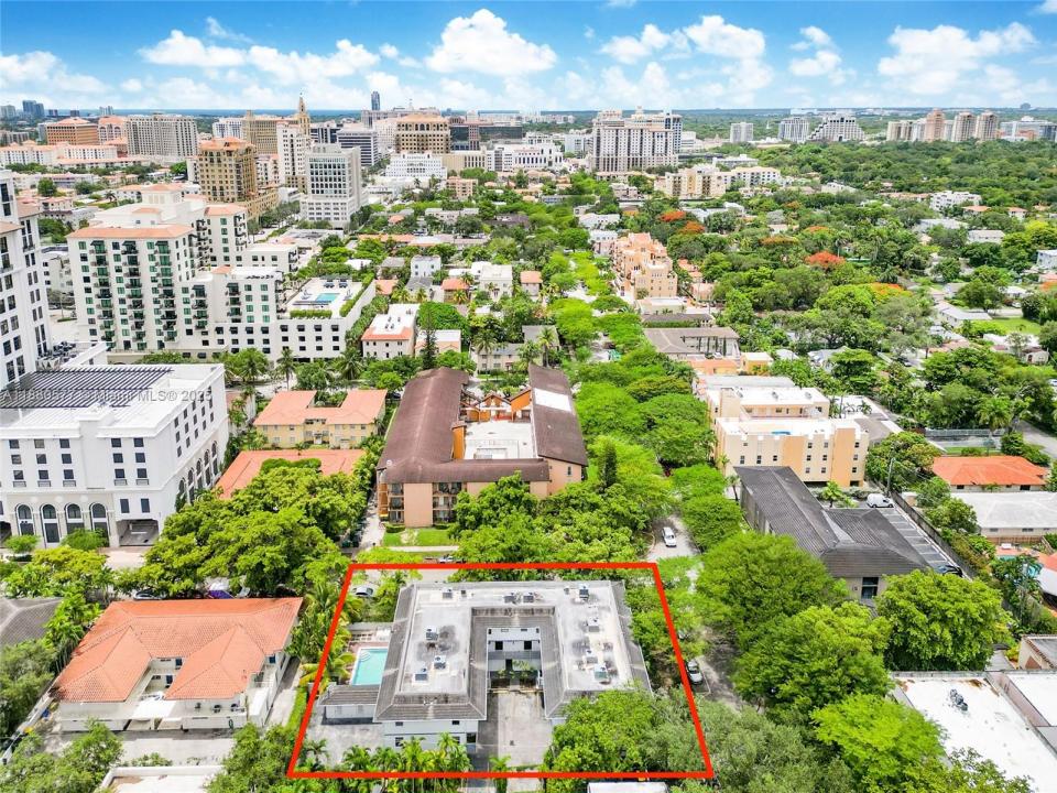 235 Antilla Ave 7, Coral Gables, פלורידה 33134, ארצות הברית של אמריקה 
