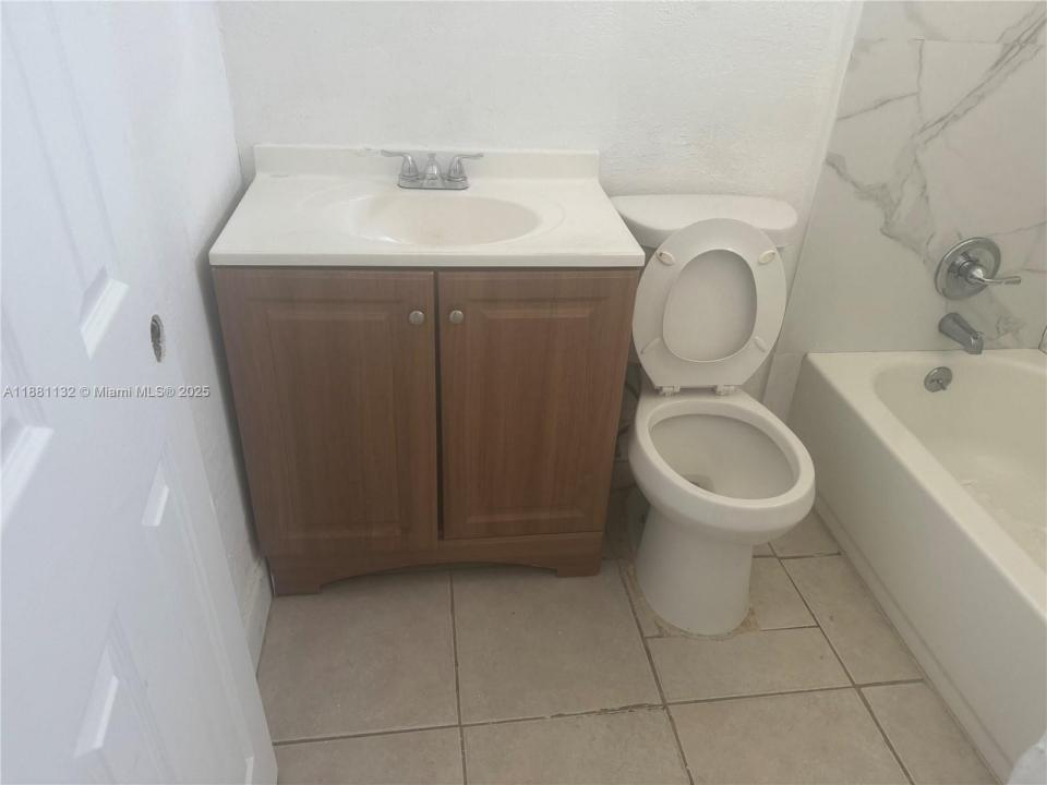 612 NW 2nd Ave 2, Hallandale Beach, فلوريدا 33009, الولايات المتحدة