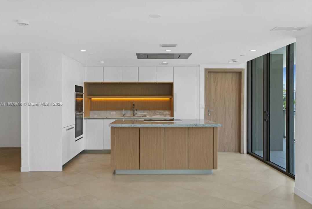 1135 103rd St 408, Bay Harbor Islands, フロリダ 33154, アメリカ合衆国