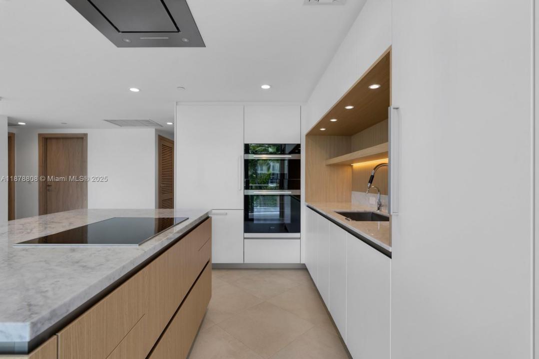 1135 103rd St 408, Bay Harbor Islands, フロリダ 33154, アメリカ合衆国