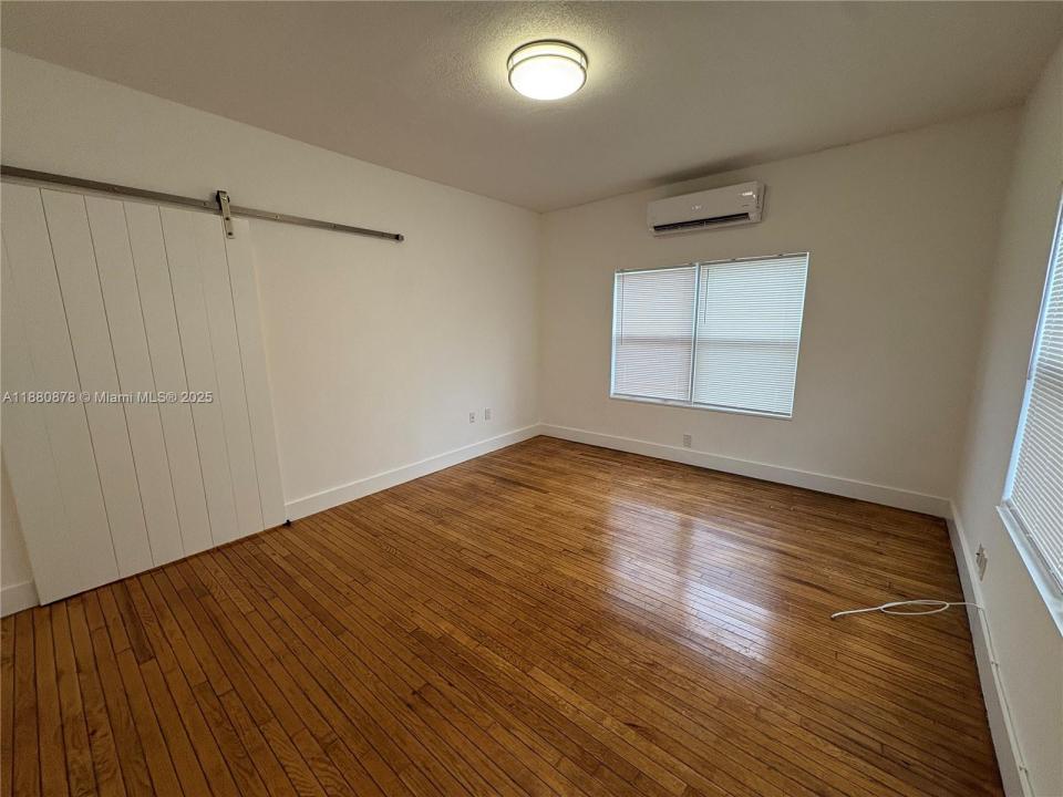 3237 SW 4th St 8, Miami, Florida 33135, Amerika Birleşik Devletleri