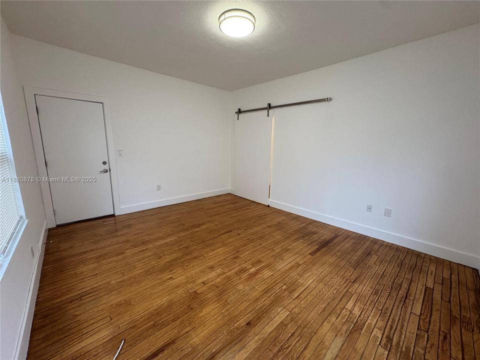 3237 SW 4th St 8, Miami, Florida 33135, Amerika Birleşik Devletleri