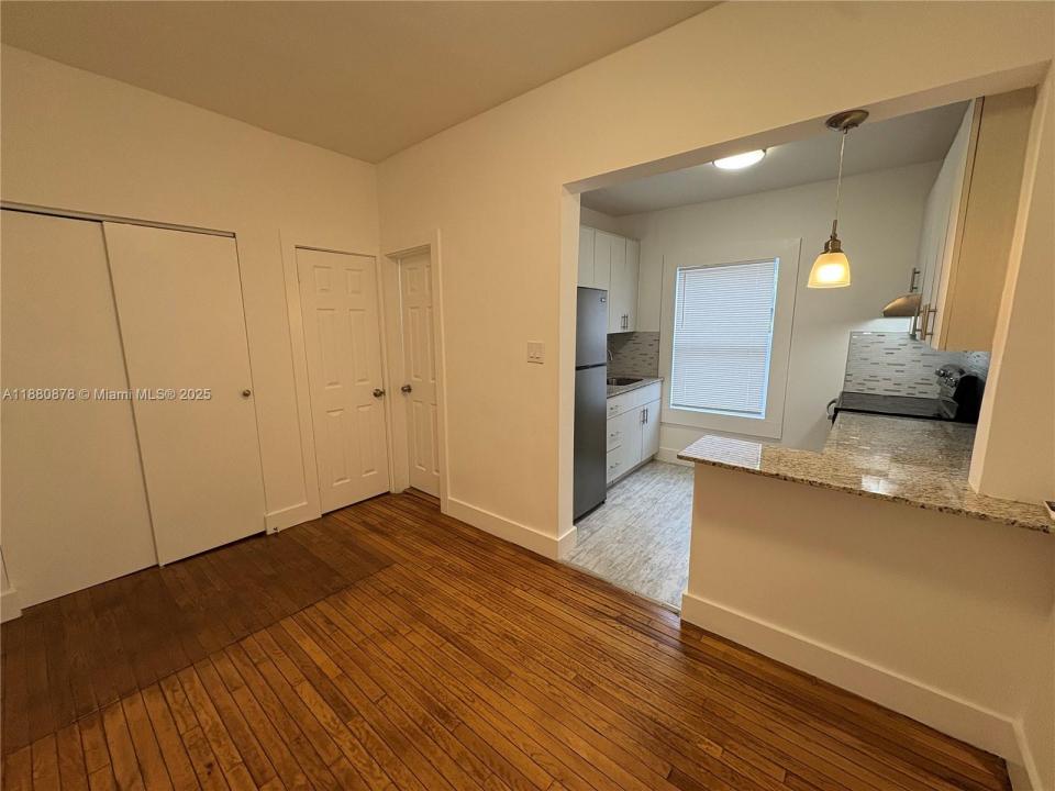 3237 SW 4th St 8, Miami, Florida 33135, Amerika Birleşik Devletleri