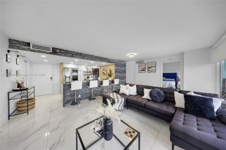 7601 E Treasure Dr 1422, North Bay Village, Florida 33141, USA