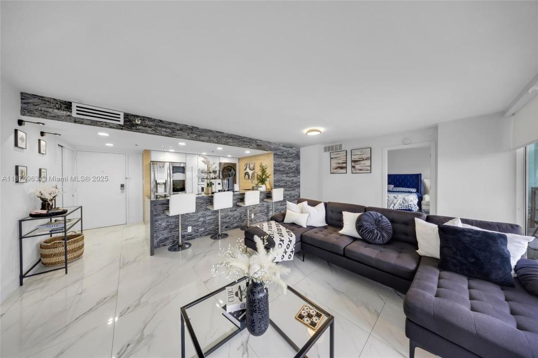 7601 E Treasure Dr 1422, North Bay Village, Florida 33141, Stati Uniti