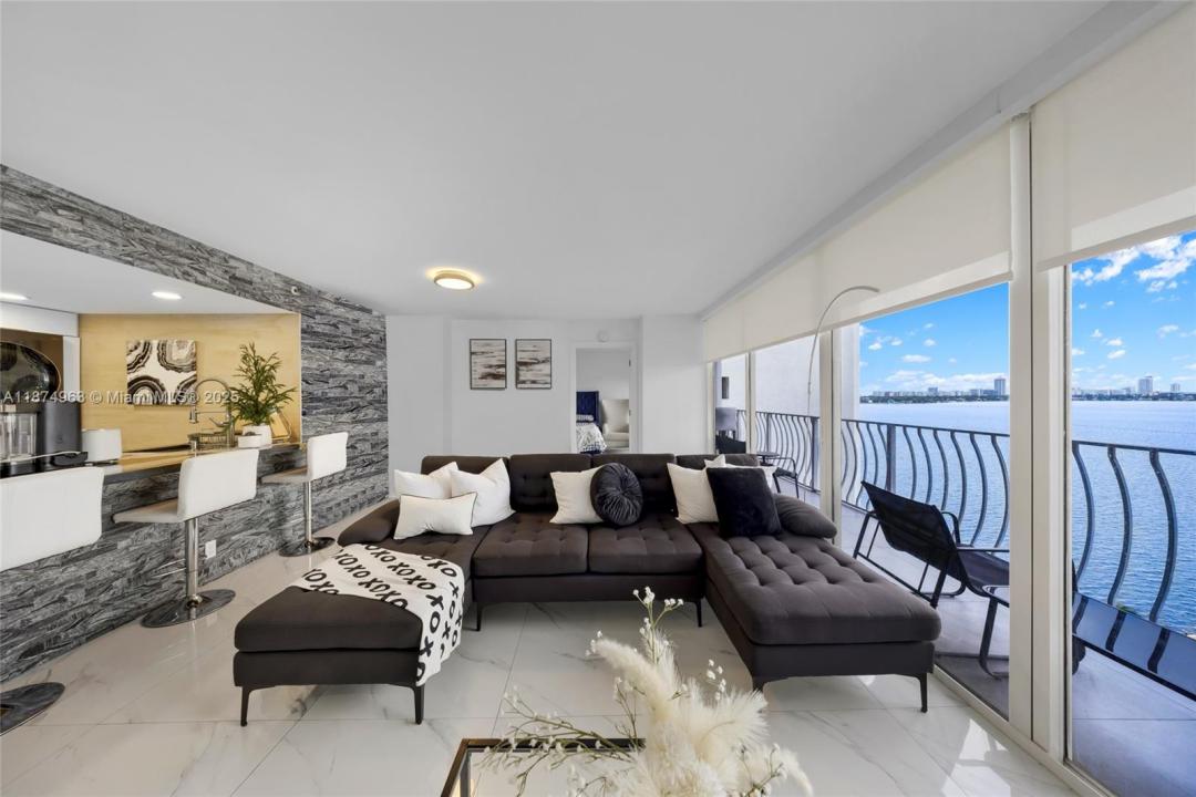 7601 E Treasure Dr 1422, North Bay Village, Florida 33141, Stati Uniti