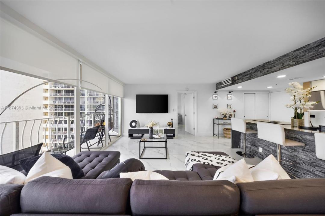 7601 E Treasure Dr 1422, North Bay Village, Florida 33141, Stati Uniti