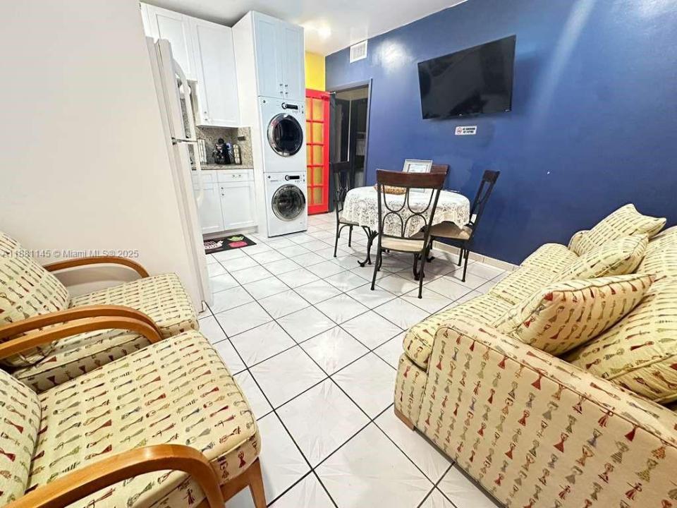 935 SW 11th Ave 1ST Floor, Miami, 佛罗里达州 33130, 美国