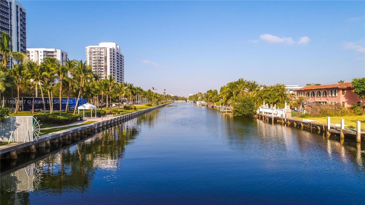 3705 NE 214 St 13, Aventura, Floride 33180, États-Unis