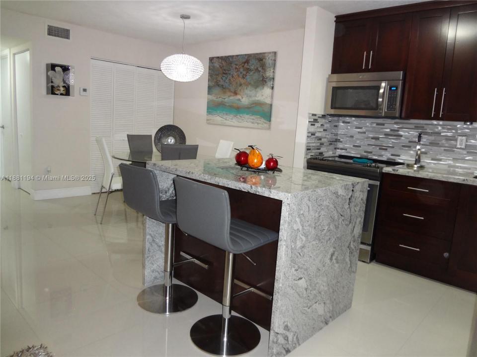 15650 SW 80th St F-103, Miami, フロリダ 33193, アメリカ合衆国
