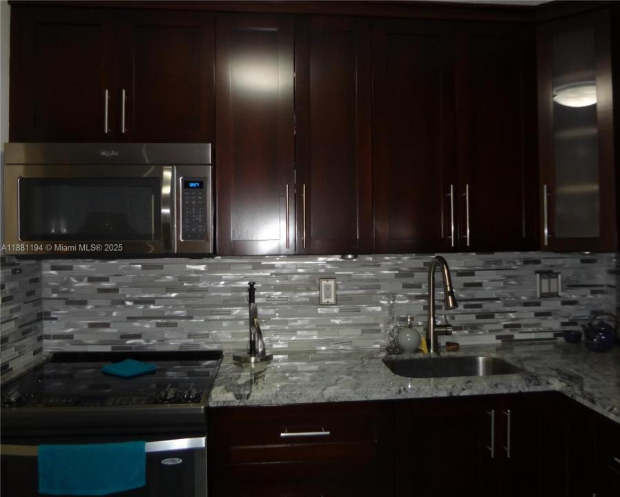 15650 SW 80th St F-103, Miami, フロリダ 33193, アメリカ合衆国