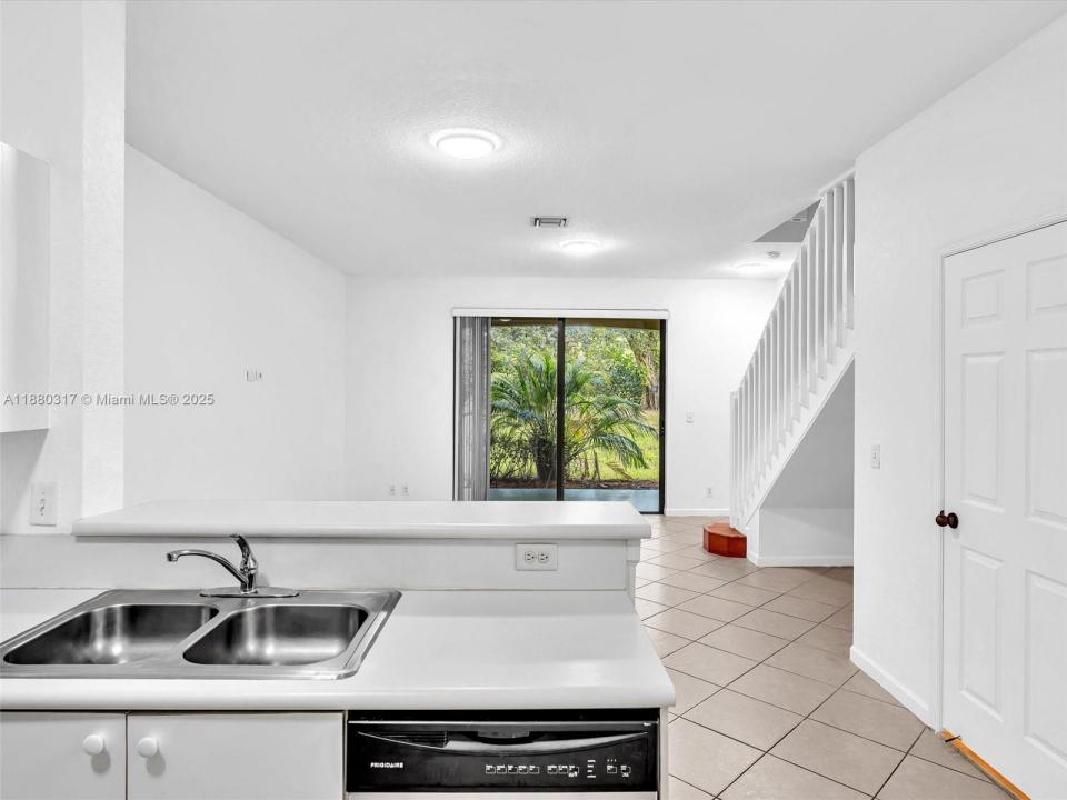 3865 Tree Top Dr, Weston, Florida 33332