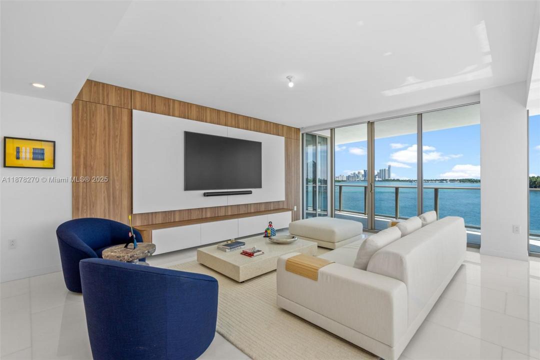 1135 103rd St 406, Bay Harbor Islands, フロリダ 33154, アメリカ合衆国