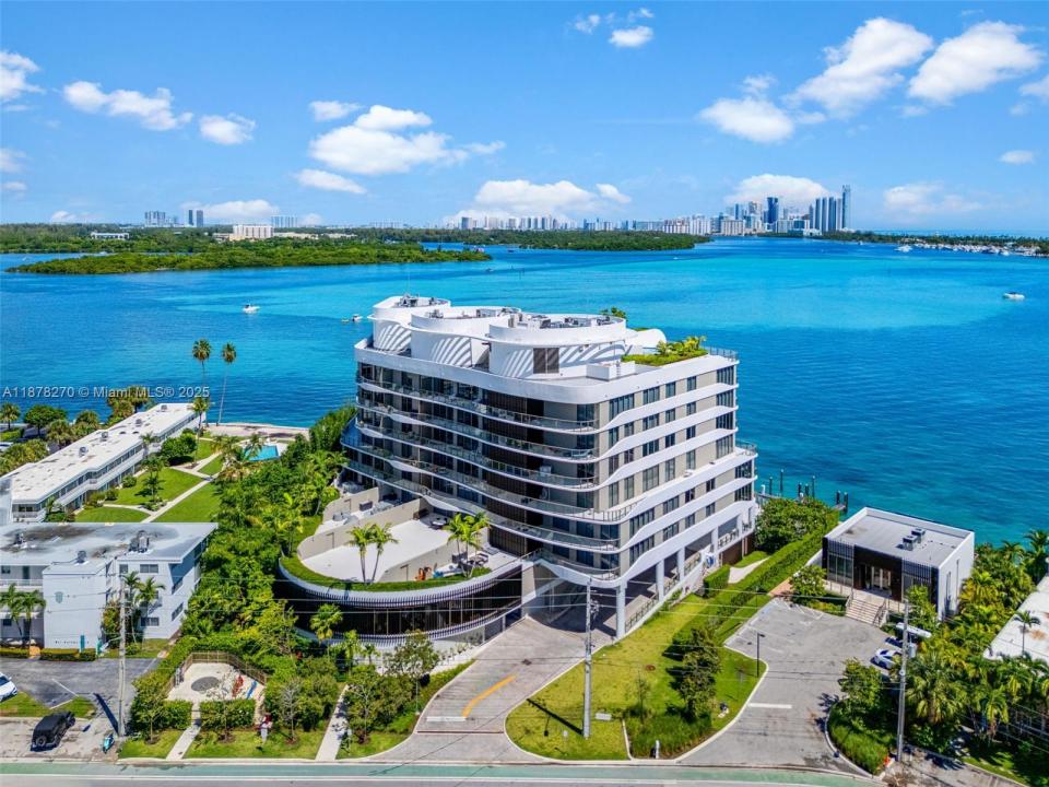 1135 103rd St 406, Bay Harbor Islands, フロリダ 33154, アメリカ合衆国