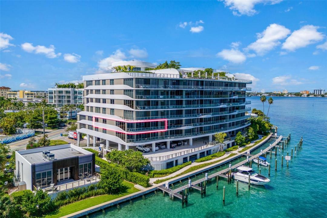 1135 103rd St 406, Bay Harbor Islands, フロリダ 33154, アメリカ合衆国