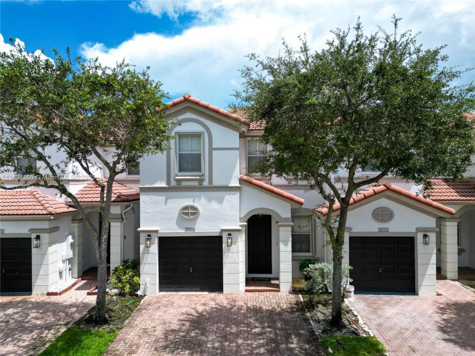 8069 NW 108th Pl, Doral, Florida 33178