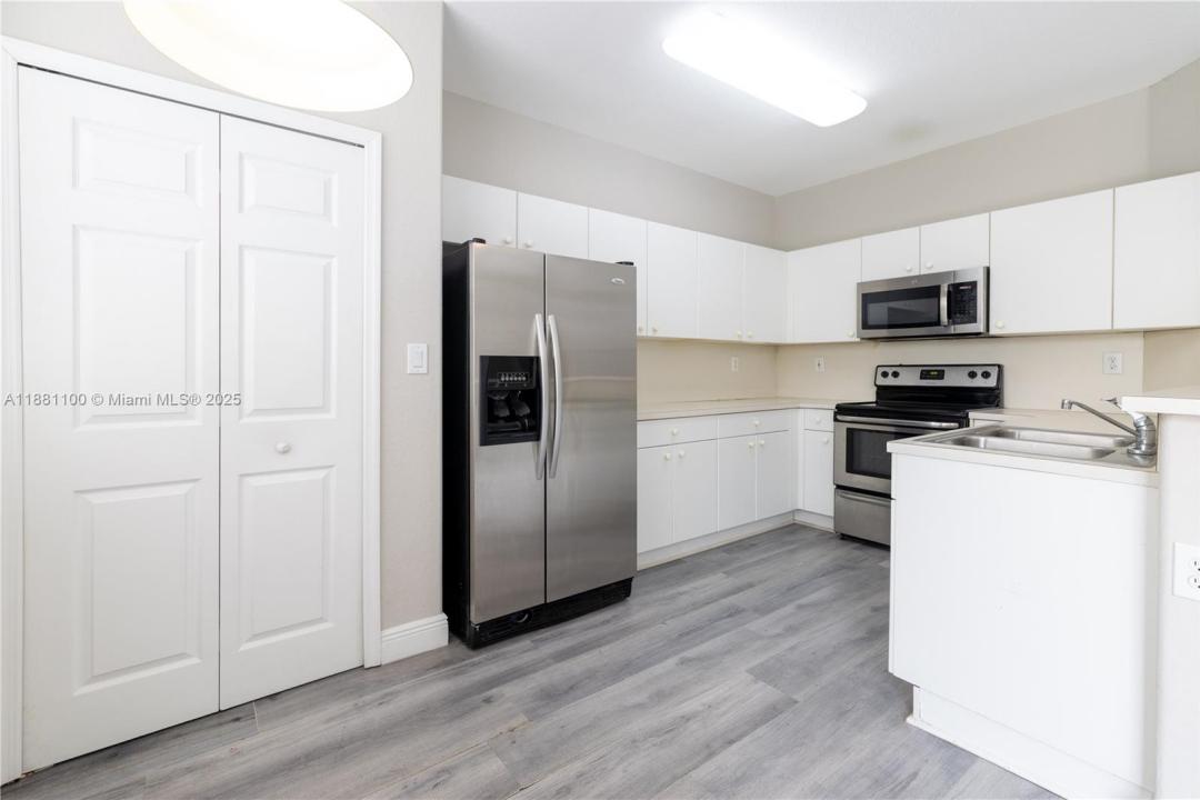 8069 NW 108th Pl, Doral, Florida 33178