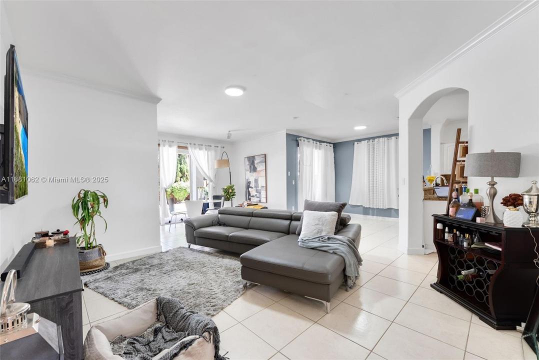 15151 SW 13th Ter, Miami, Floryda 33194, USA