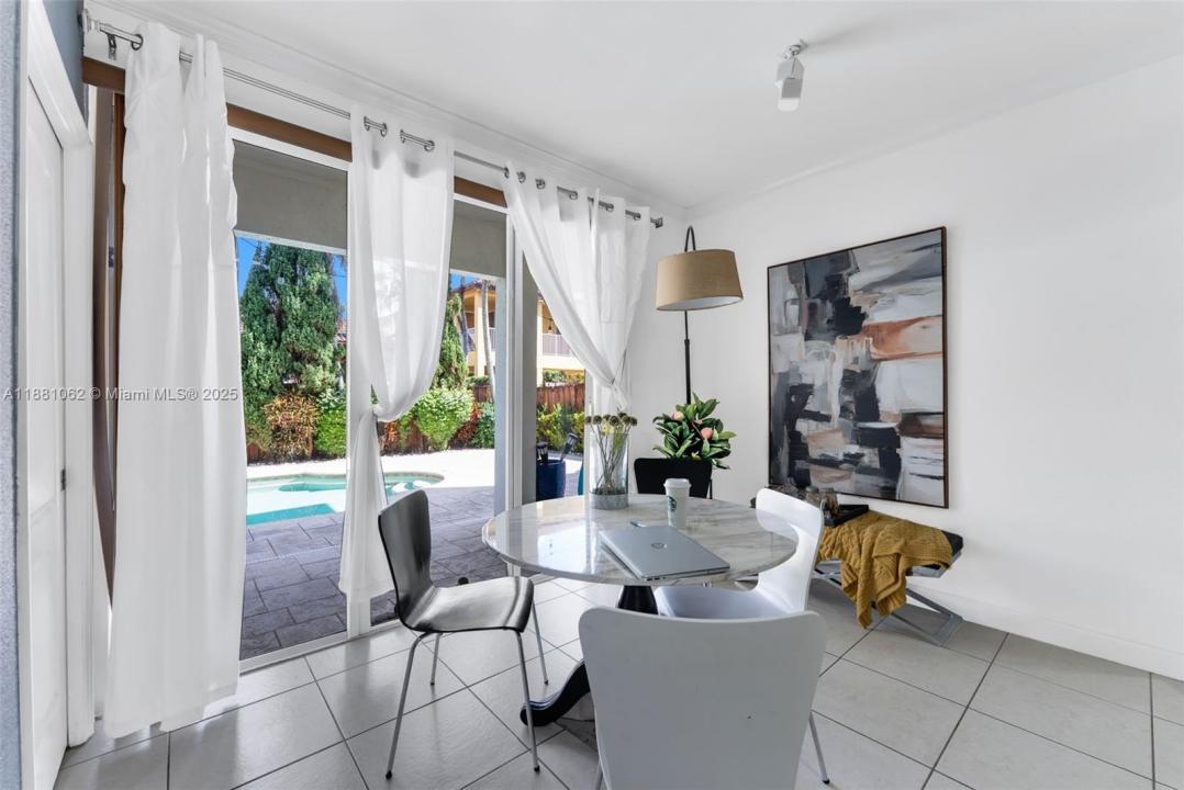 15151 SW 13th Ter, Miami, Floryda 33194, USA