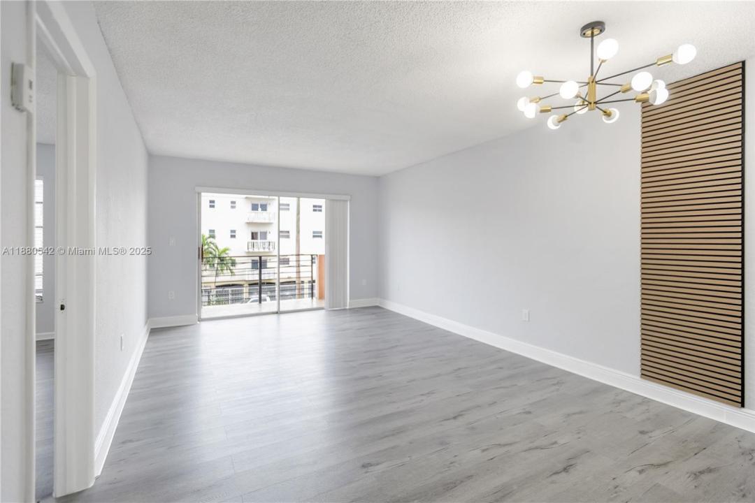 365 NE 125th St 302, North Miami, フロリダ 33161, アメリカ合衆国
