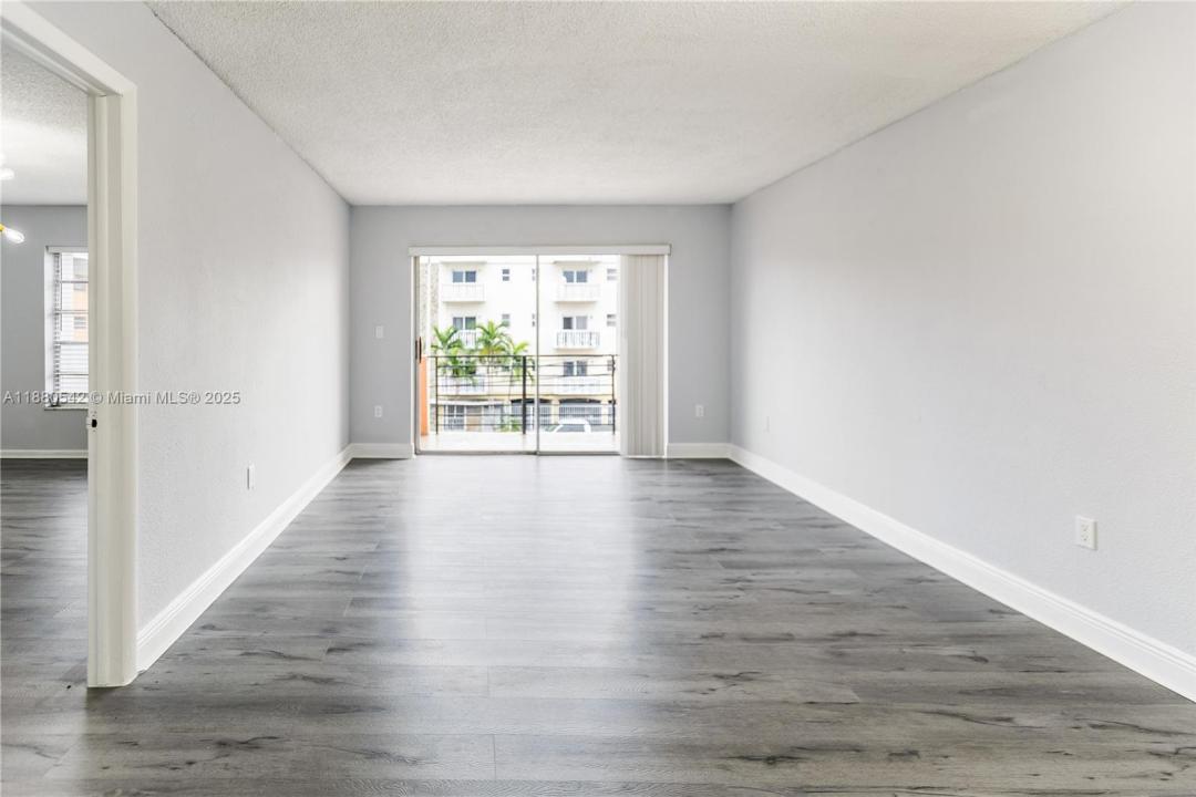 365 NE 125th St 302, North Miami, フロリダ 33161, アメリカ合衆国