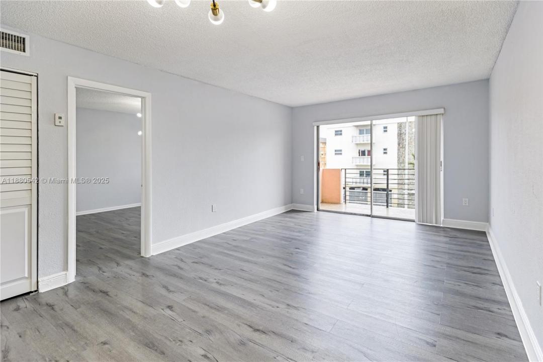 365 NE 125th St 302, North Miami, フロリダ 33161, アメリカ合衆国