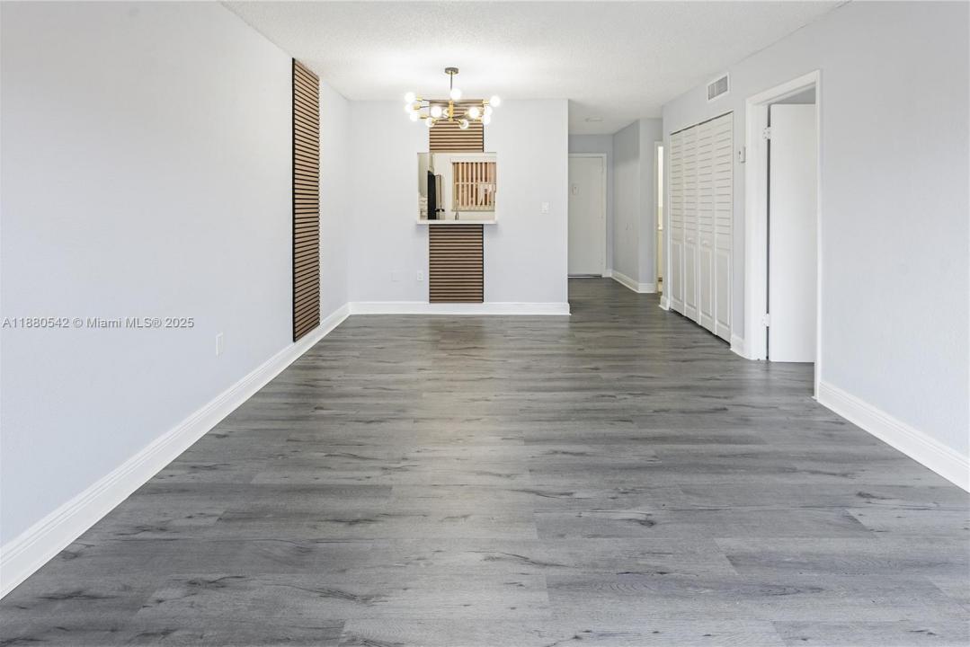 365 NE 125th St 302, North Miami, フロリダ 33161, アメリカ合衆国