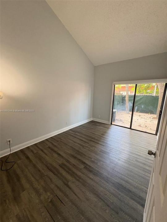 2309 NW 55th Ave, Lauderhill, Floryda 33313, USA