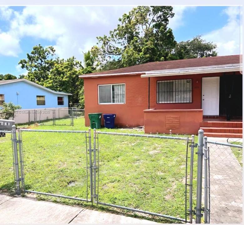 890 NW 106th St 890, Miami, Флорида 33150, Соединенные Штаты