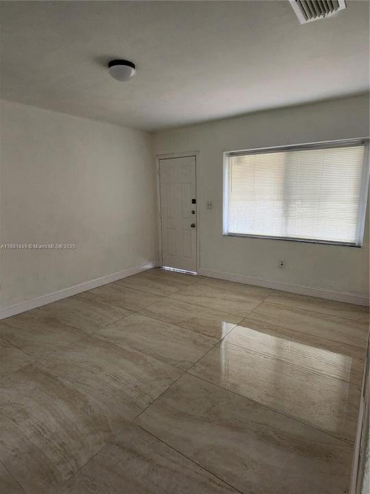 890 NW 106th St 890, Miami, Флорида 33150, Соединенные Штаты