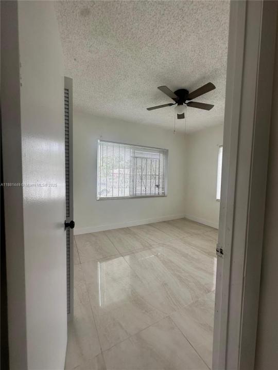 890 NW 106th St 890, Miami, Флорида 33150, Соединенные Штаты