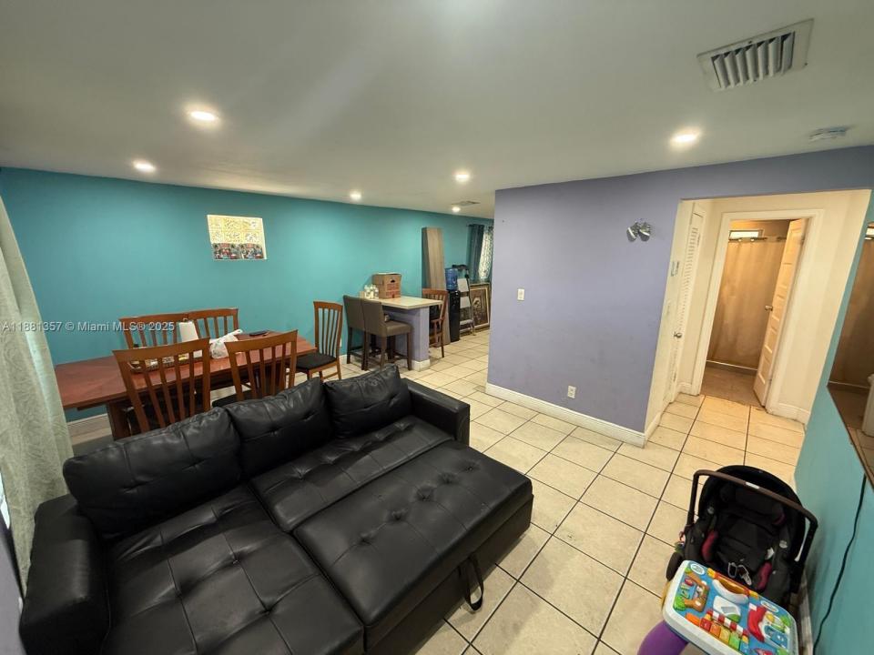 1299 NE 40th Ct, Oakland Park, Flórida 33334, Estados Unidos