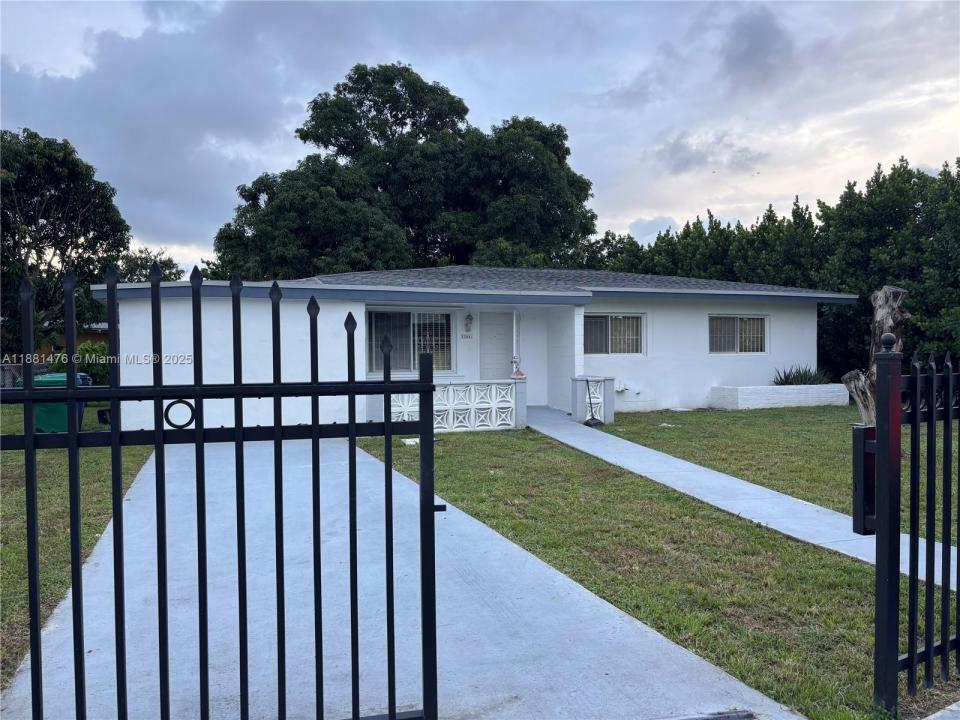 13041 NW 17th Ct, Miami, 佛羅里達州 33167, 美國