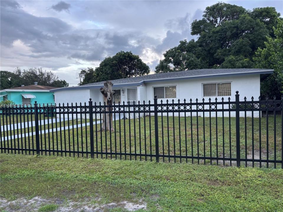 13041 NW 17th Ct, Miami, 佛羅里達州 33167, 美國